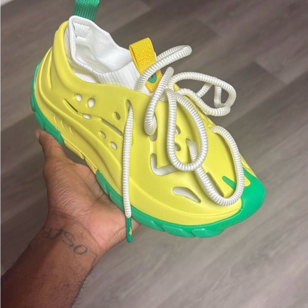 Sia collective: lemonades Vibrant Yellow and Green Water Shoes for Men